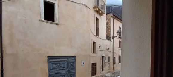 4 rooms House in Villa Santa Lucia degli Abruzzi, Italy No. 62919 12
