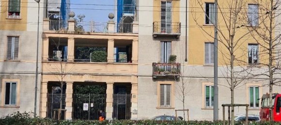 2 bedrooms Apartment in Milan, Italy No. 358044 3