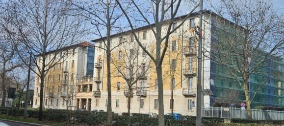 2 bedrooms Apartment in Milan, Italy No. 358044 2