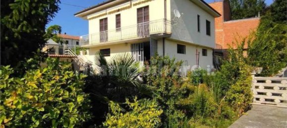 4 bedrooms Villa in Montemarzino, Italy No. 355996 3