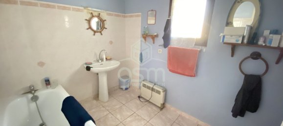 3 bedrooms House in Pouzay, France No. 82615 5