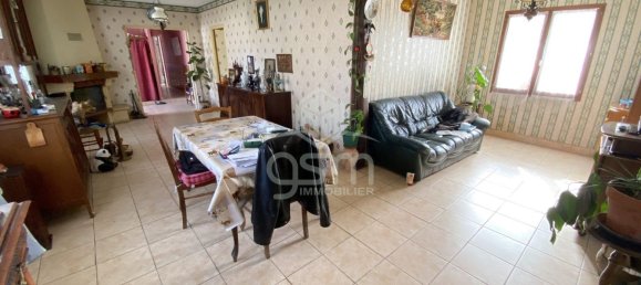 3 bedrooms House in Pouzay, France No. 82615 2