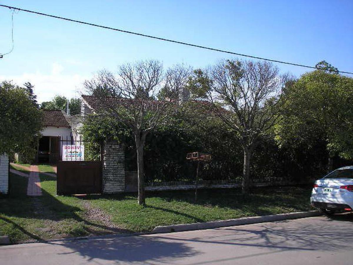 Casa de 4 dormitorios en Buenos Aires, Argentina No. 90621