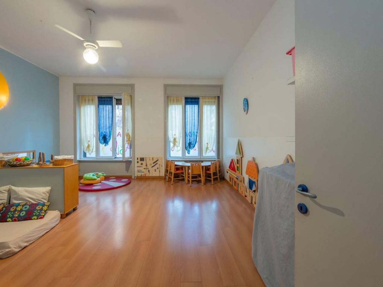 5 rooms Apartment in Milan, Italy No. 242738
