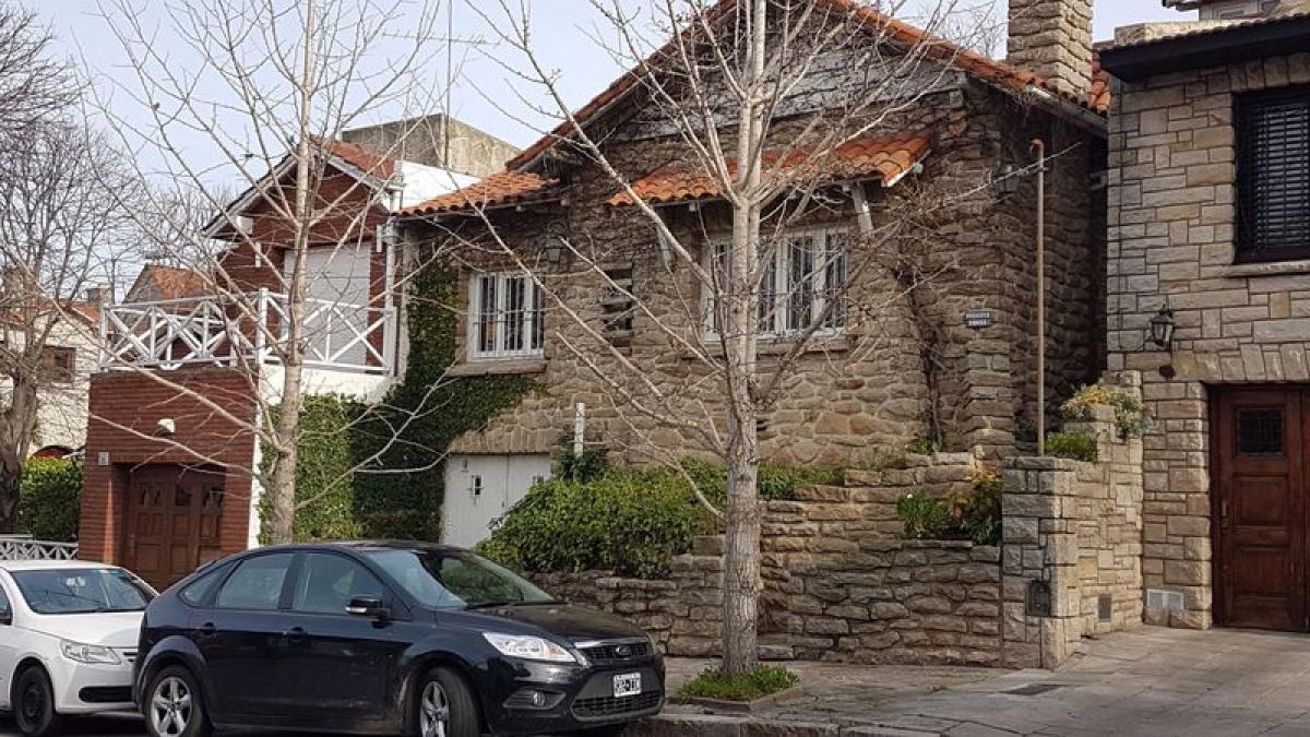 3 bedrooms House in Mar del Plata, Argentina No. 80268