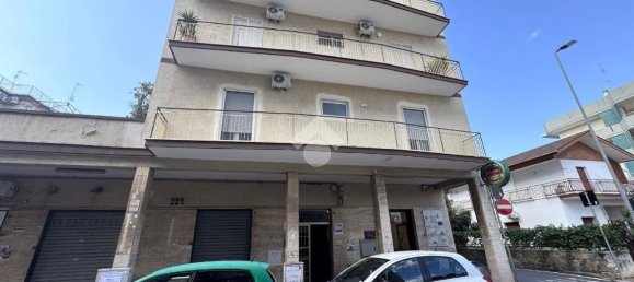 3 Schlafzimmer Wohnung in Bari, Italy, Nr. 286139 3