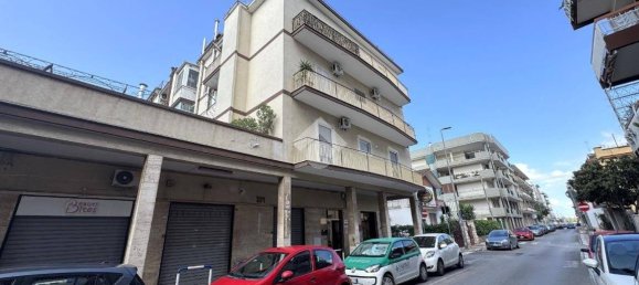 3 Schlafzimmer Wohnung in Bari, Italy, Nr. 286139 2