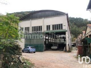 2-salle Entrepôt à Cantiano, Italy No. 152202