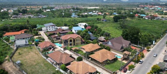  Commercial property in Cha-am, Thailand No. 14449 2