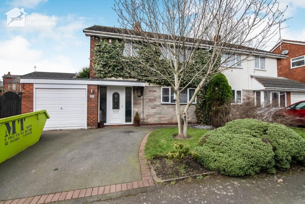 3 bedrooms House in Dudley, United Kingdom No. 2297