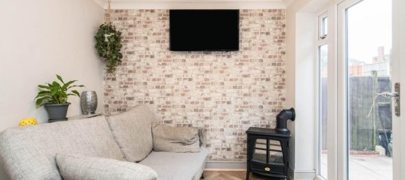 3 bedrooms House in Dudley, United Kingdom No. 2297 4