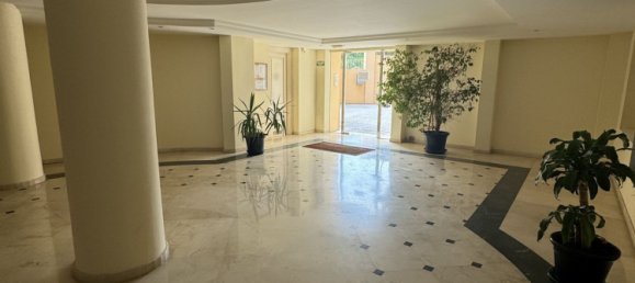Apartamento de 3 dormitorios en Marbella, Spain No. 34734 26