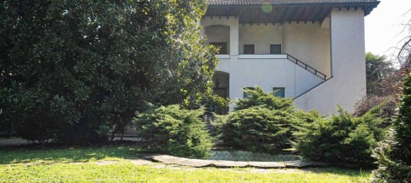 Apartamento de 5 habitaciónes en Mariano Comense, Italy No. 38115 2