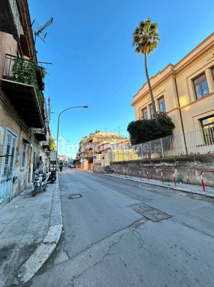 Garage à Palermo, Italy 17m² No. 325423