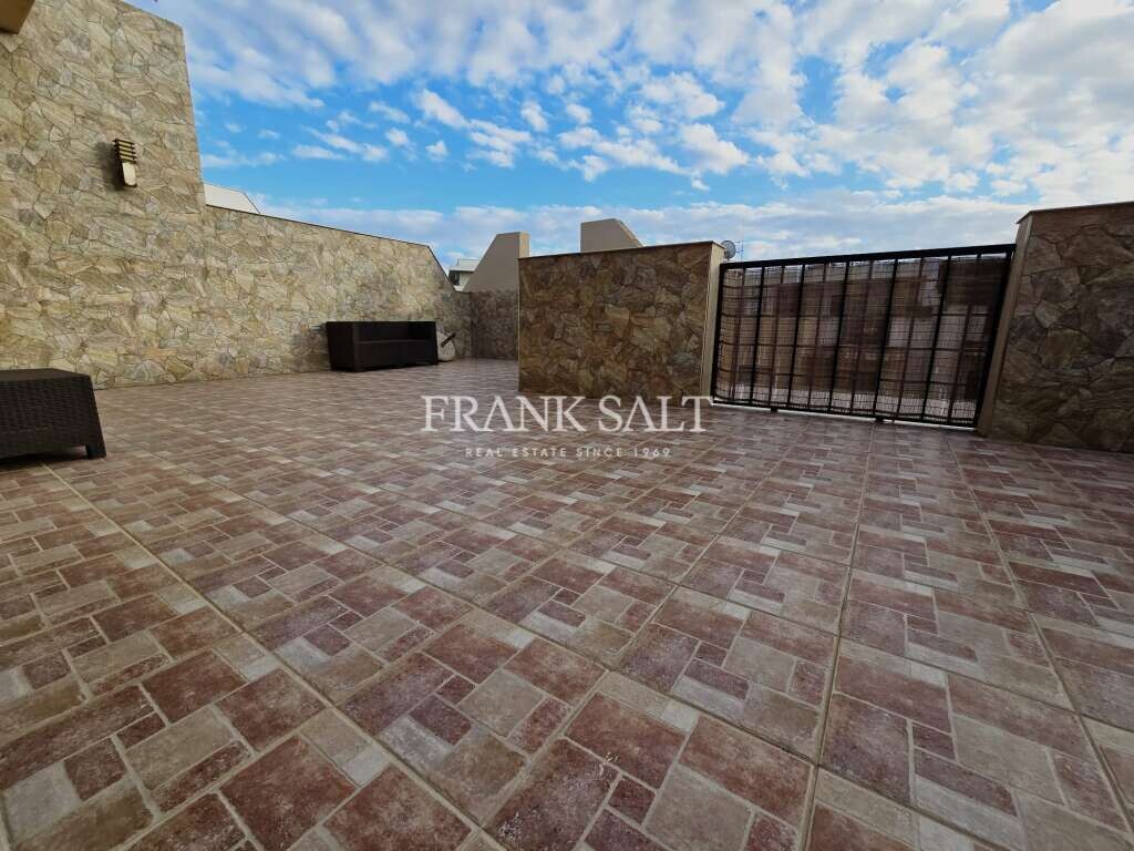 2 bedrooms Penthouse in Saint Paul's Bay, Malta No. 2439