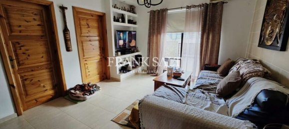 2 bedrooms Penthouse in Saint Paul's Bay, Malta No. 2439 3