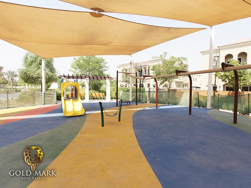 Таунхаус с 3 спальнями в Dubai Land, ОАЭ № 24975