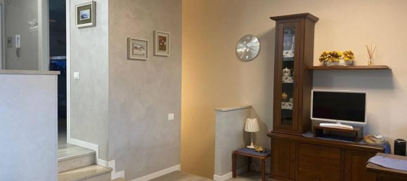 3-salle Appartement à Soiano del Lago, Italy No. 30955 8