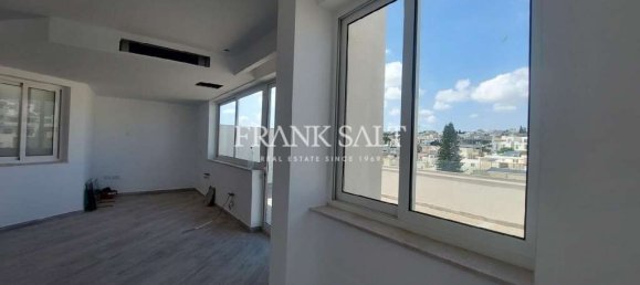 3 bedrooms Penthouse in Gzira, Malta No. 445 3