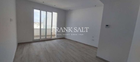 3 bedrooms Penthouse in Gzira, Malta No. 445 5