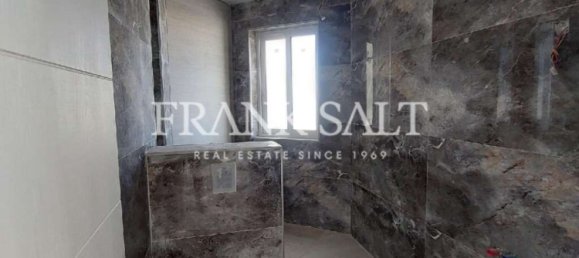 3 bedrooms Penthouse in Gzira, Malta No. 445 8