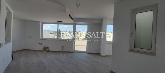 3 bedrooms Penthouse in Gzira, Malta No. 445 2