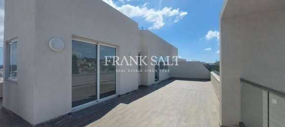 3 bedrooms Penthouse in Gzira, Malta No. 445 9