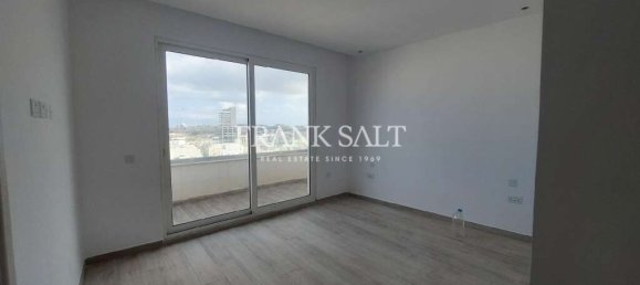3 bedrooms Penthouse in Gzira, Malta No. 445 6
