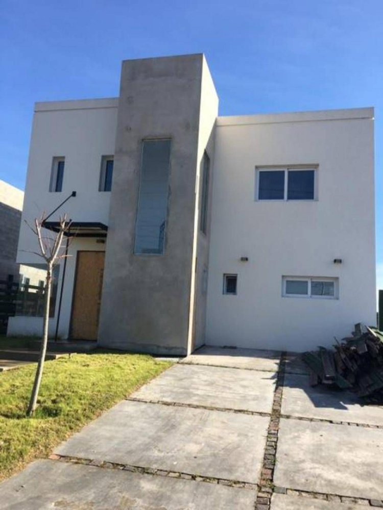 Дом с 3 спальнями в Тигре, Аргентина № 11243