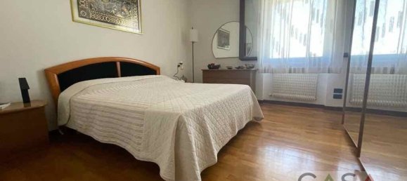 4 Schlafzimmer Doppelhaus in Pordenone, Italy, Nr. 378994 11