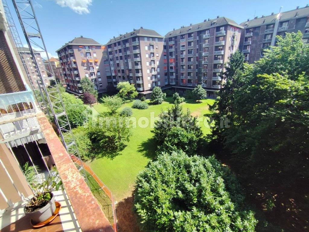 2 bedrooms Apartment in Turin, Italy No. 370473