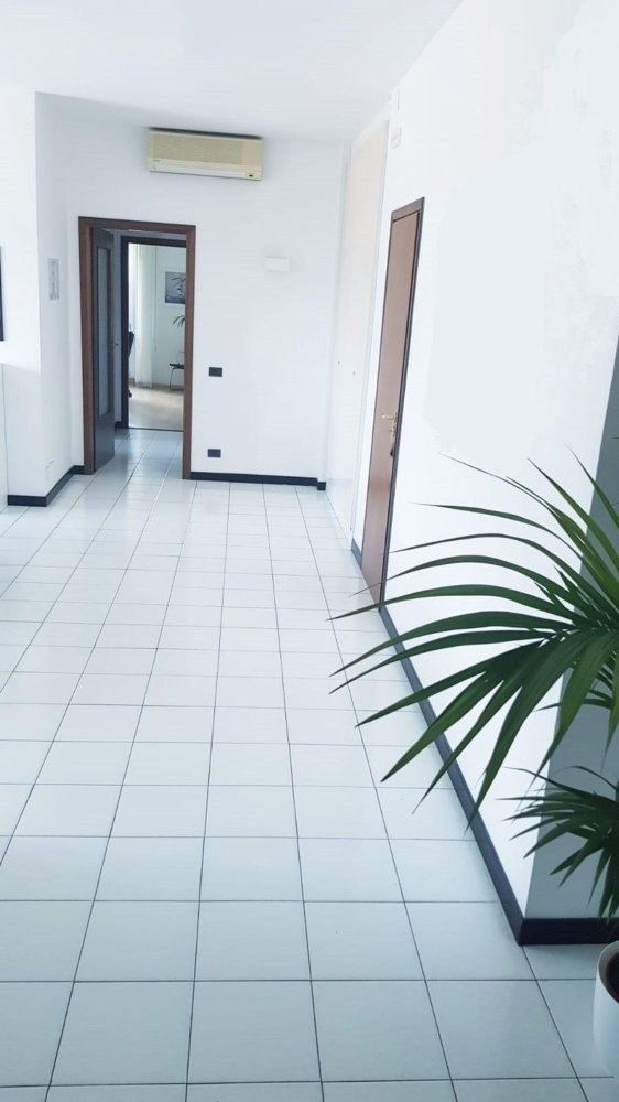 5 rooms Apartment in Massa, Italy No. 195698