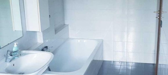 5 rooms Apartment in Massa, Italy No. 195698 4