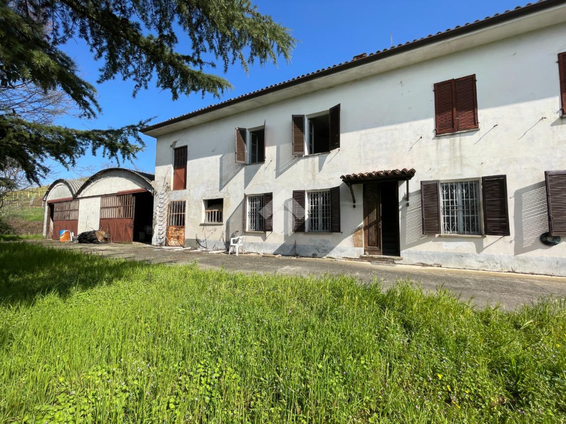 6 rooms House in Canelli, Italy No. 12875