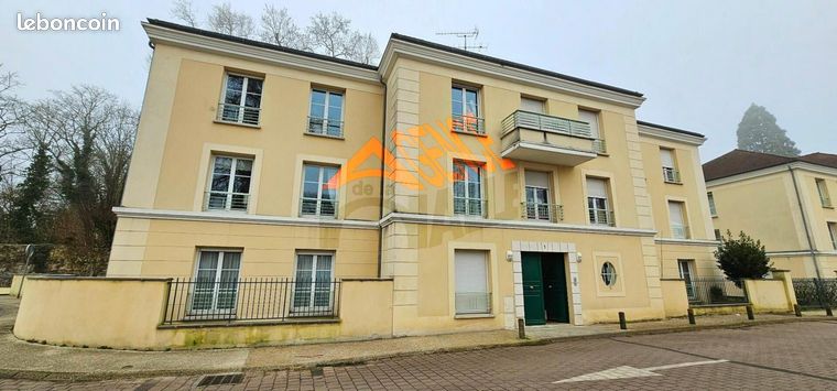 3 chambres Appartement à Luzarches, France No. 359174