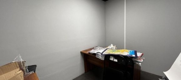 214m² Commercial property in Narbonne, France No. 311760 7