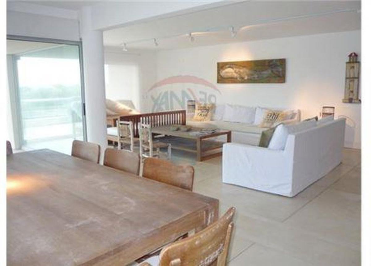 Apartamento de 4 dormitorios en Punta del Este, Uruguay No. 647