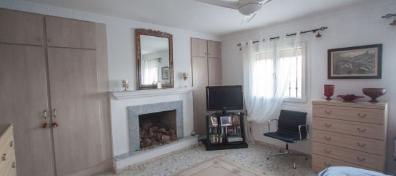 Villa de 4 dormitorios en Estepona, Spain No. 137148 3