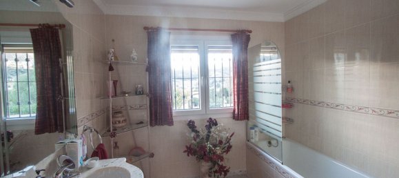 Villa de 4 dormitorios en Estepona, Spain No. 137148 8