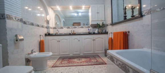 Villa de 4 dormitorios en Estepona, Spain No. 137148 12