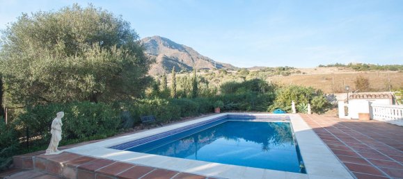 Villa de 4 dormitorios en Estepona, Spain No. 137148 15