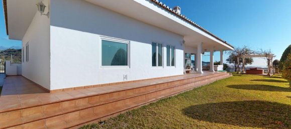 3 bedrooms Villa in Malaga, Spain No. 55133 5