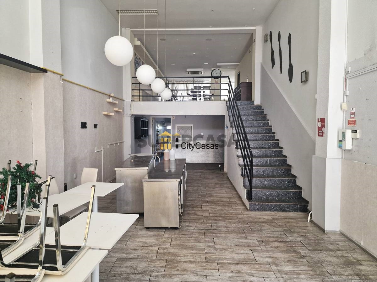 Gewerbliche Immobilie in Aguas Santas, Portugal 152m², Nr. 194901