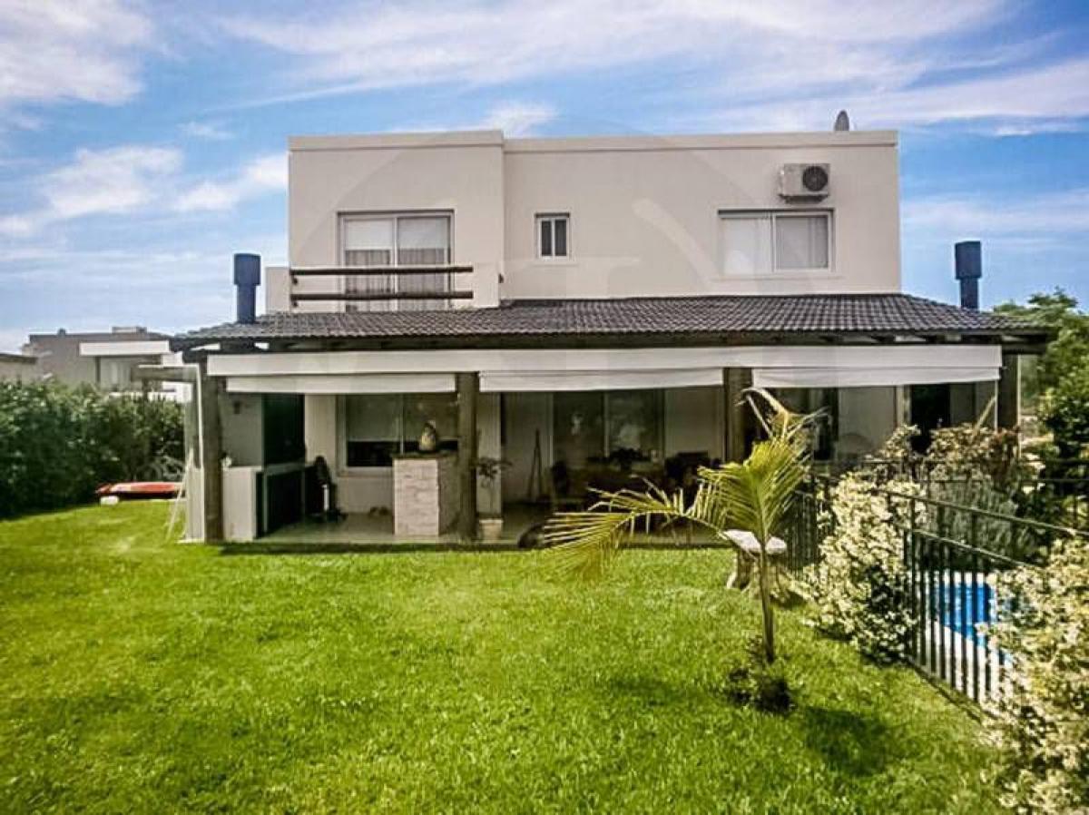 3 bedrooms House in Tigre, Argentina No. 71455