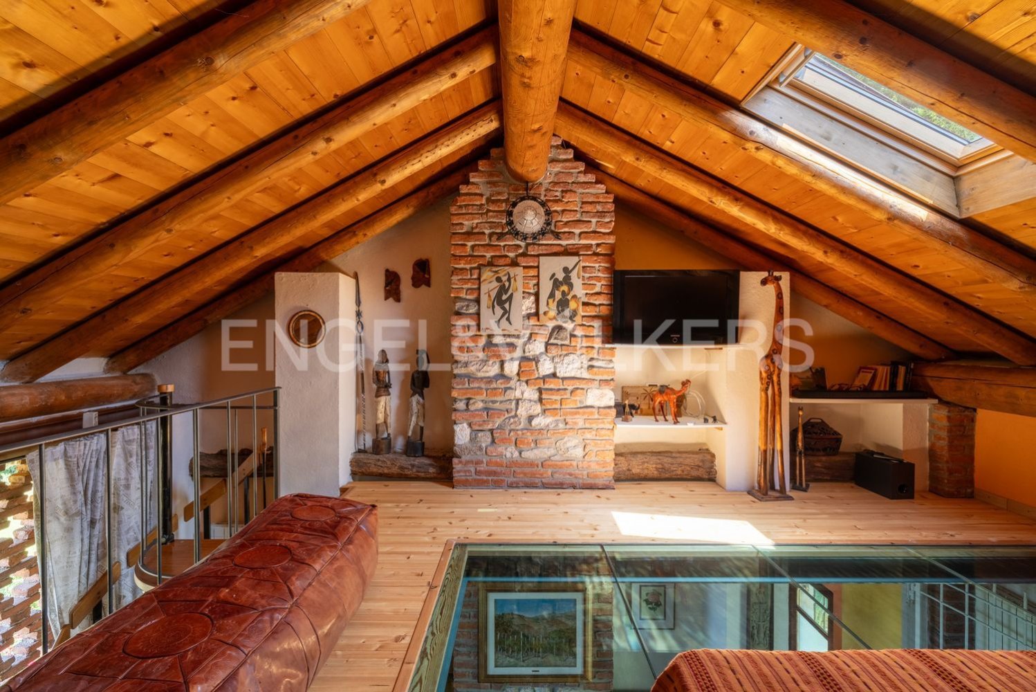 4 rooms House in Taino, Italy No. 308159