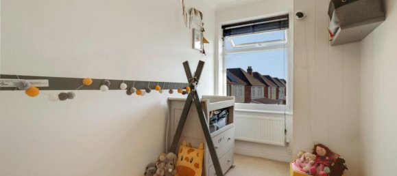 3 bedrooms House in Guildford, United Kingdom No. 13790 8