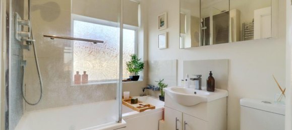 3 bedrooms House in Guildford, United Kingdom No. 13790 9