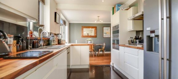 3 bedrooms House in Guildford, United Kingdom No. 13790 4