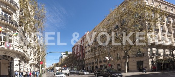 Apartamento de 4 dormitorios en Madrid, Spain No. 127397 3