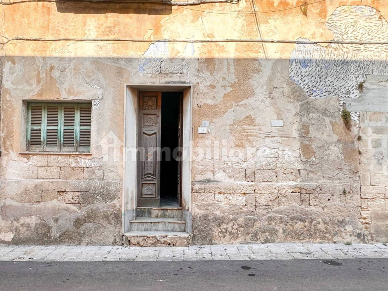 Apartamento de 5 dormitorios en Latiano, Italy No. 345448